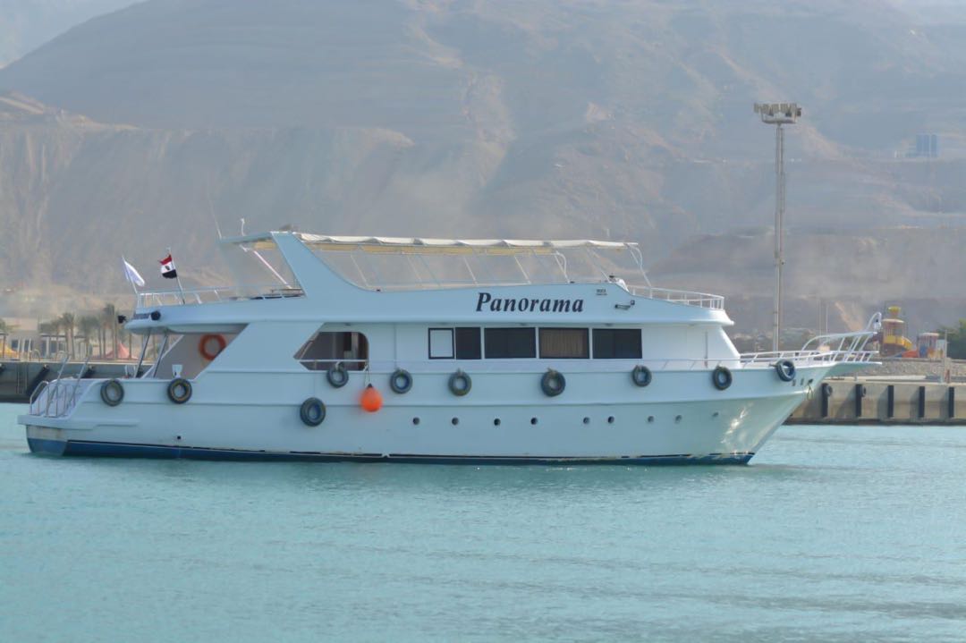 Ain El Sokhna: Panorama-Privatboot-Schnorchelausflug mit Mittagessen und alkoholfreien Getränken