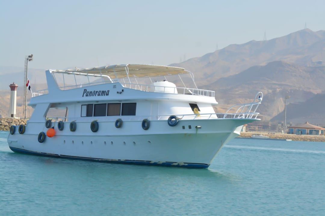 Ain El Sokhna: Panorama-Privatboot-Schnorchelausflug mit Mittagessen und alkoholfreien Getränken