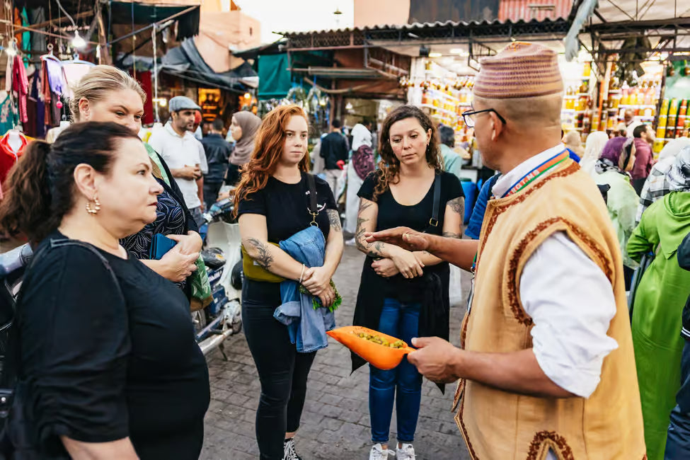 Marrakesch: Nacht-Straßenessen-Tour mit lokalen Verkostungen und Tee auf der Dachterrasse