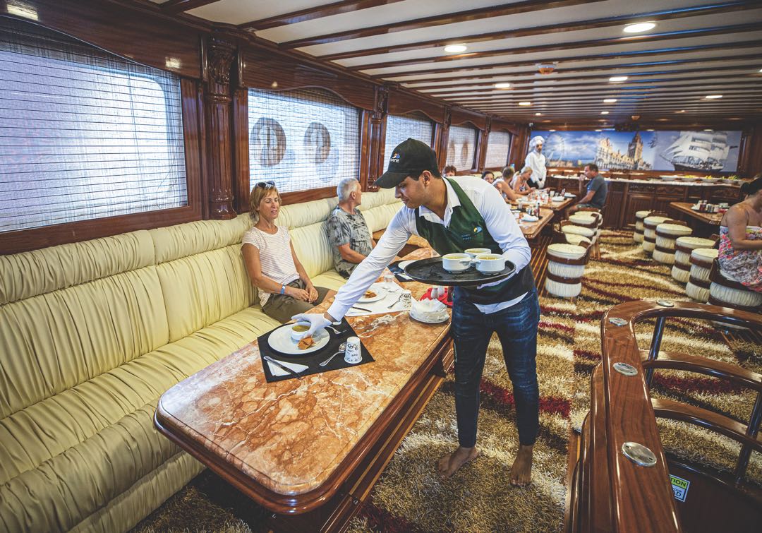 Ain El Sokhna: Manchester Private Boat Snorkeling Trip with Lunch and Soft Drinks