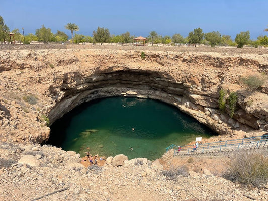 Maskat: Prywatna wycieczka do Wadi Shab i Bimmah Sinkhole z lunchem