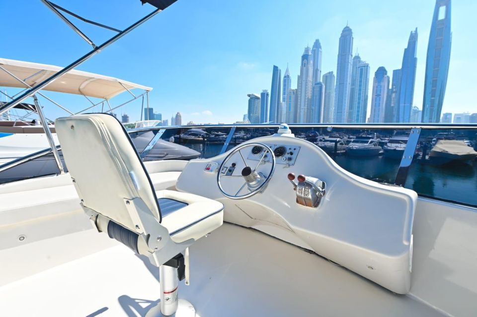 Dubai: Sarapan di Kapal Pesiar Pribadi atau Pengalaman Kopi Sore