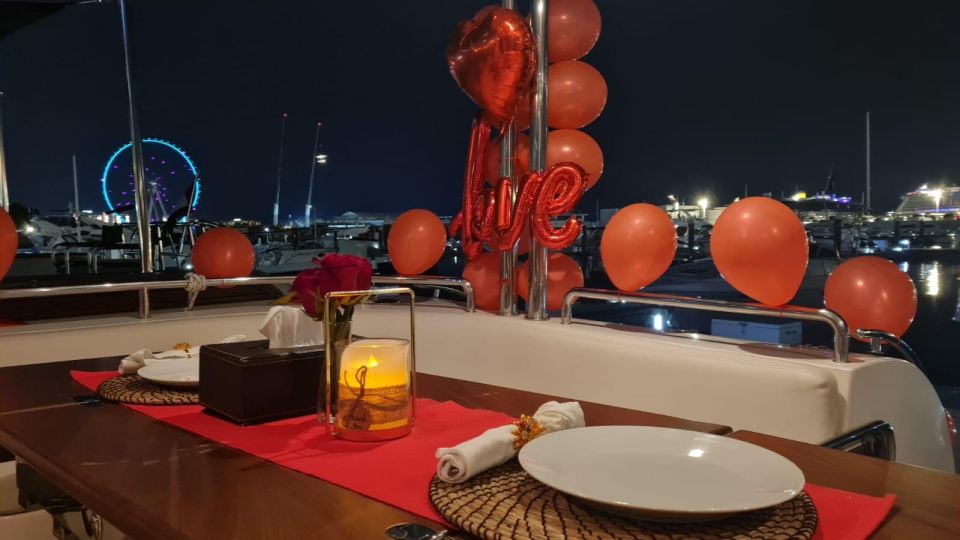 Dubaï : dîner romantique privé en yacht