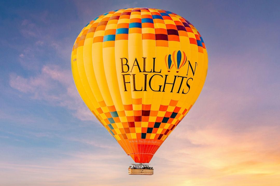 Dubai: Magical Morning Balloon Flight Experience