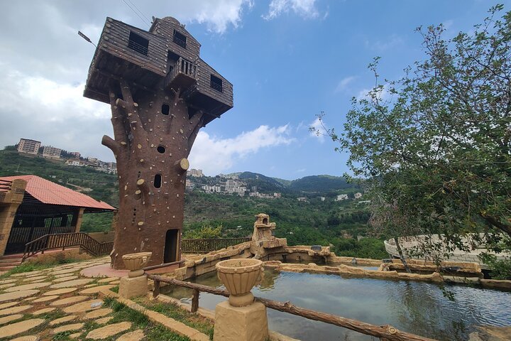 From Bejrutu: Jabal El Arbaaine, Pałac Snów, Oyoun El Samak i Jaskinia Zahlan - wycieczka jednodniowa