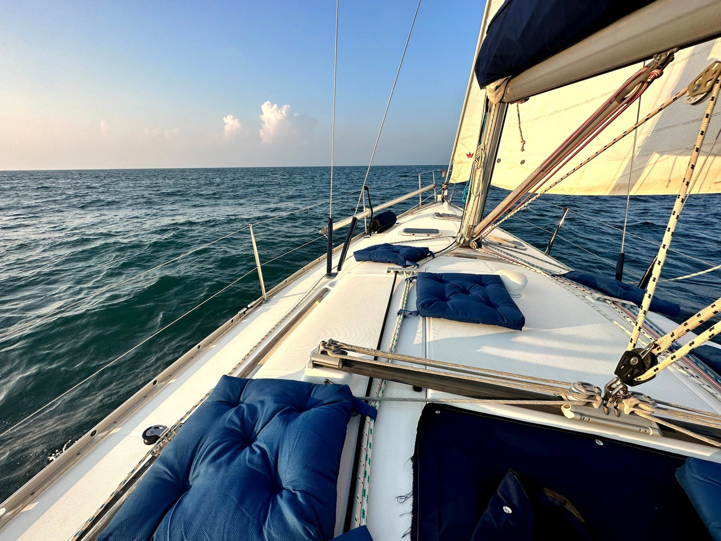 Dubái: tour de 2 horas en velero con el icónico Burj Khalifa y vistas del horizonte de la ciudad
