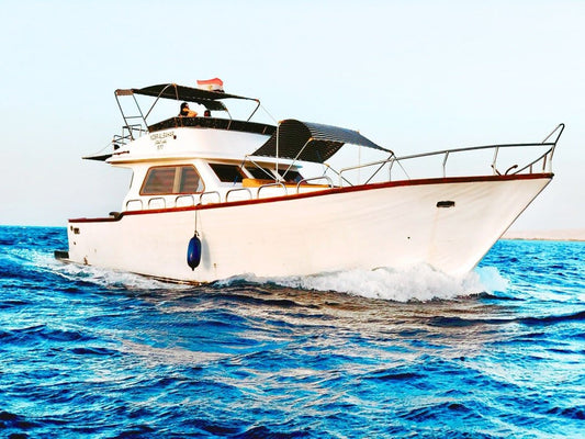 Hurghada: Gita Privata in Barca Yosr Al Bahar con Snorkeling, Pranzo e Bevande Analcoliche