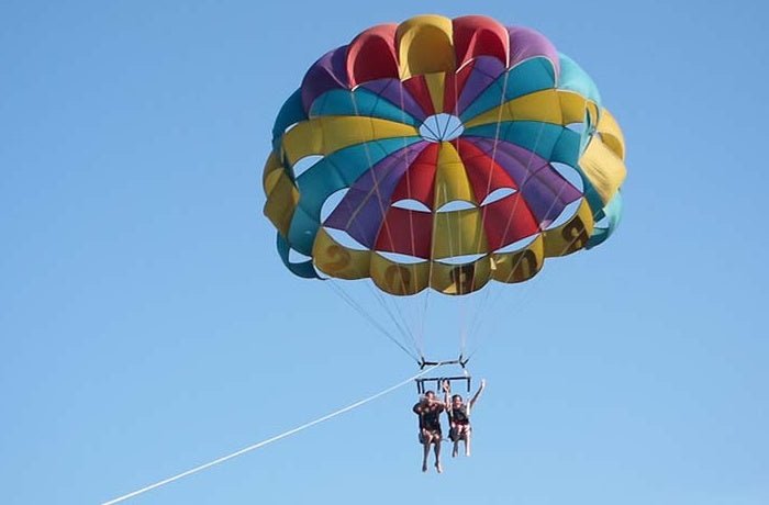 Hurghada: przygoda z parasailingiem z prywatnymi transferami