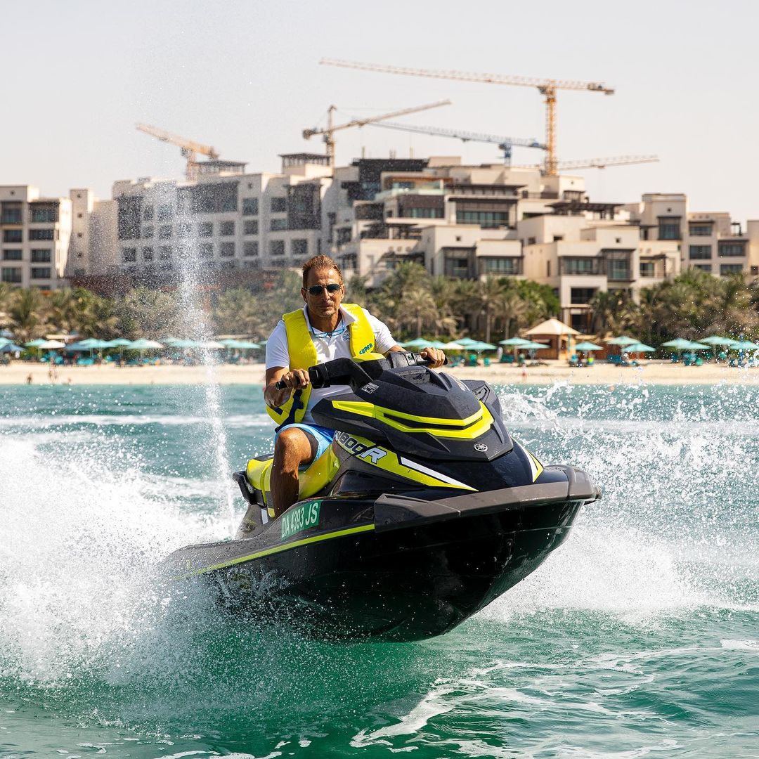 ドバイ:ドバイハーバーマリーナでのジェットスキー体験