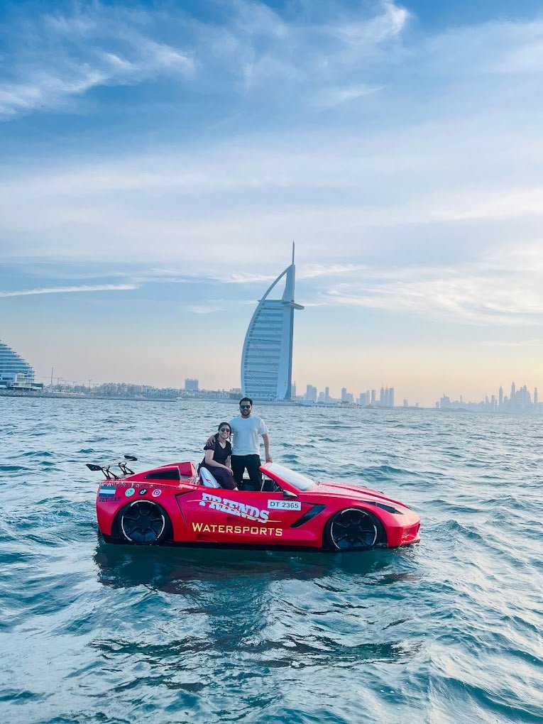 Dubai: Naik Jetcar di Laut Dubai