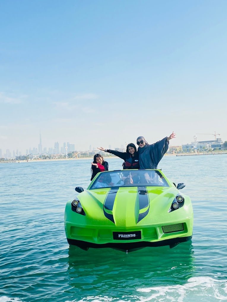 Dubai: Naik Jetcar di Laut Dubai