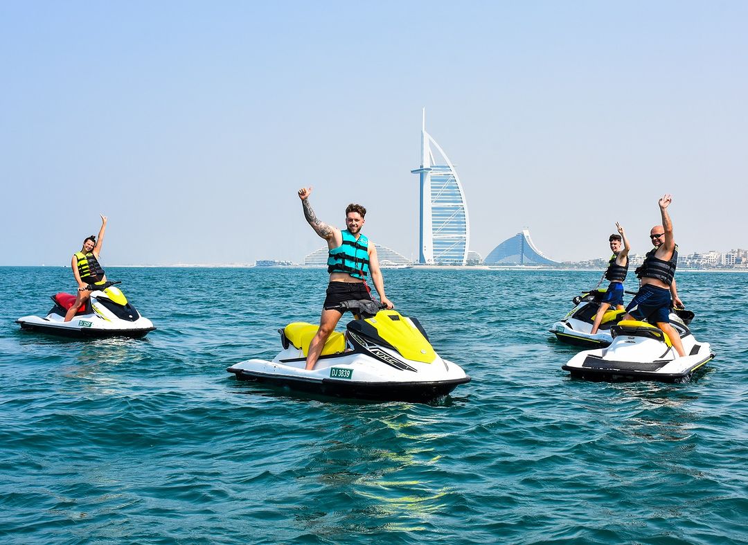 ドバイ:ドバイハーバーマリーナでのジェットスキー体験