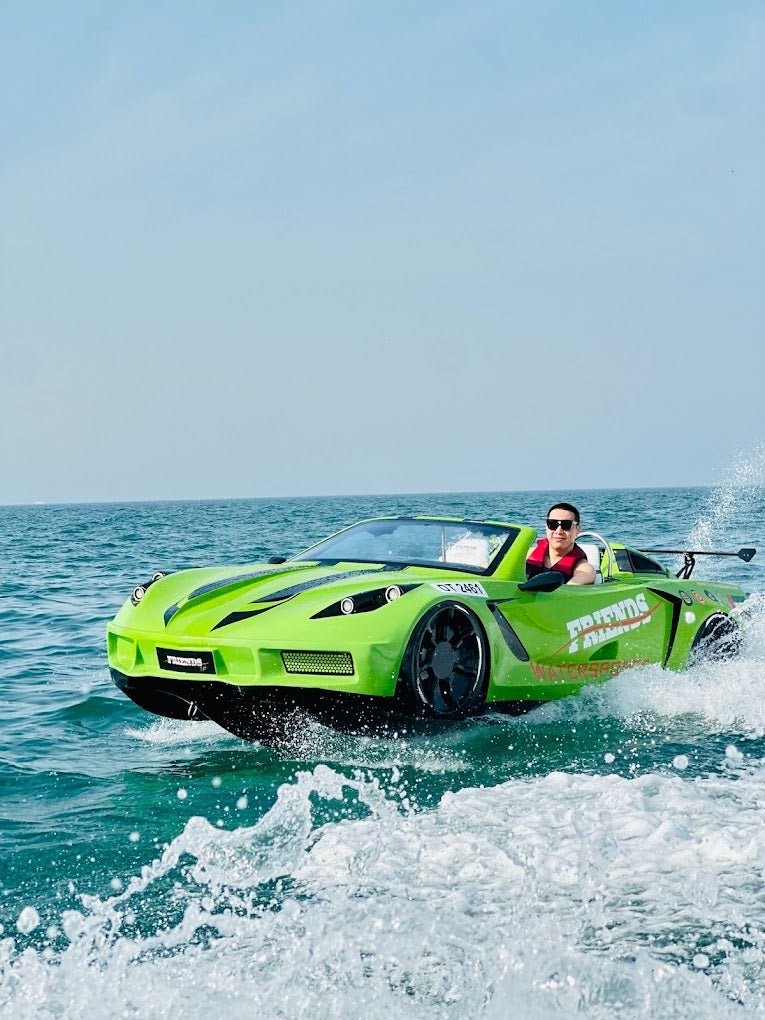 Dubai: Naik Jetcar di Laut Dubai