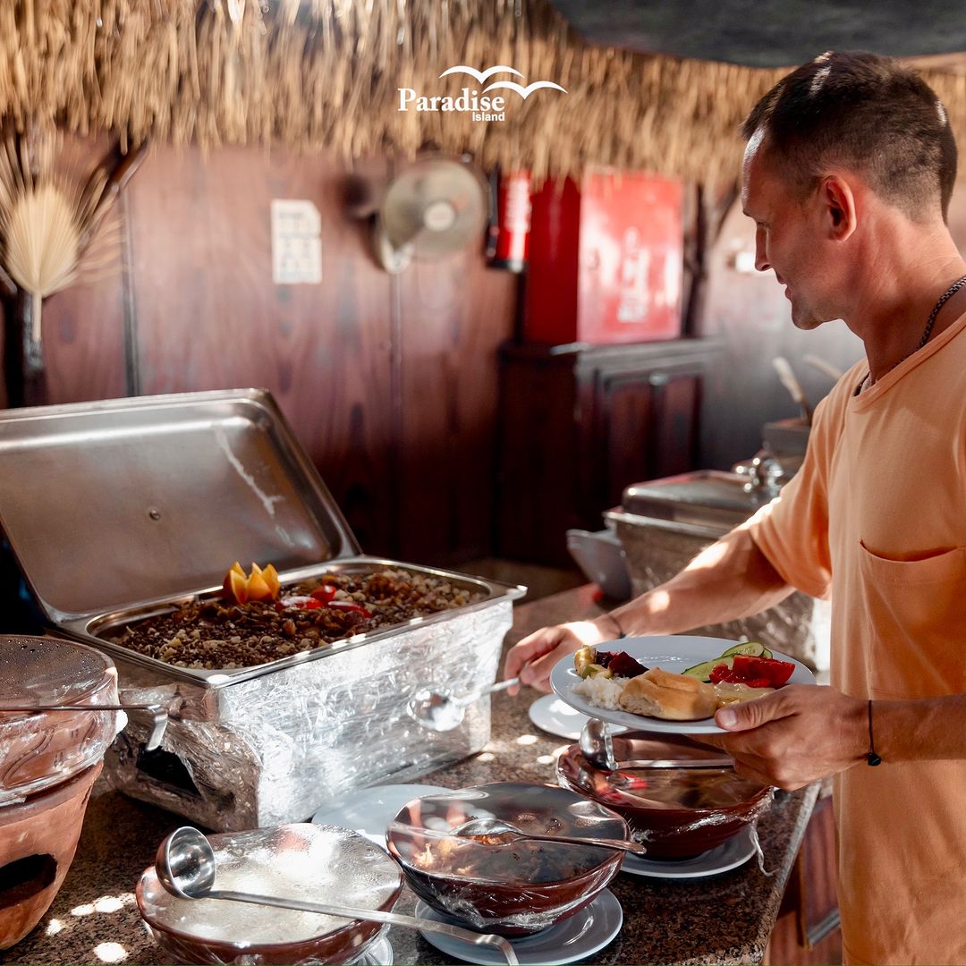 Hurghada: Crociera al tramonto a Paradise Island, snorkeling e pranzo