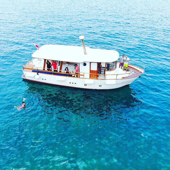 Byblos: Private Rental 42FT Yacht to Jounieh