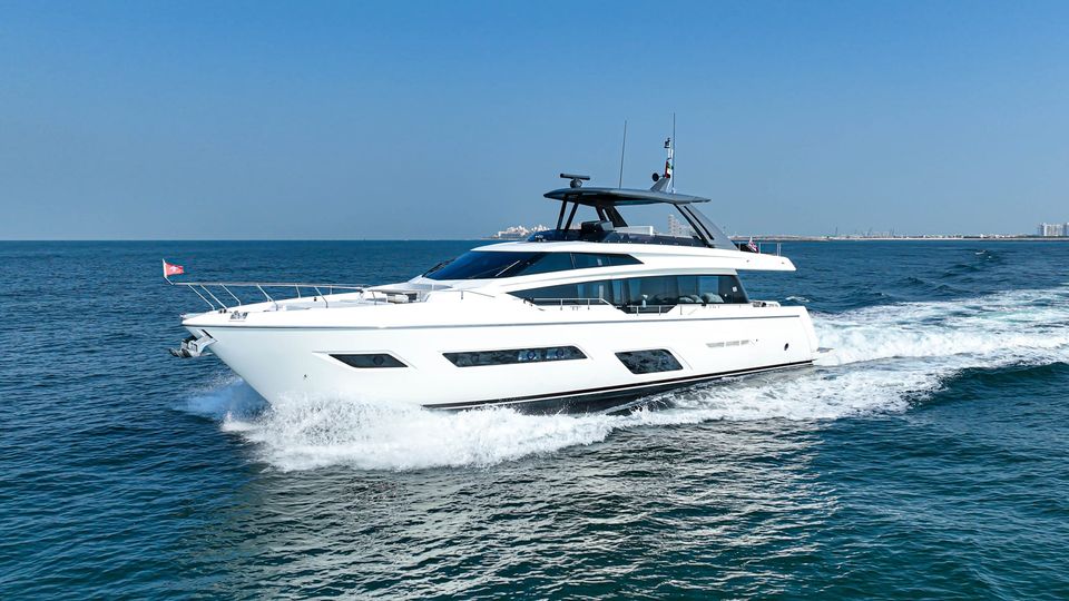 Dubai: Sewa Kapal Pesiar Mewah Ferretti 78ft LINA Pribadi