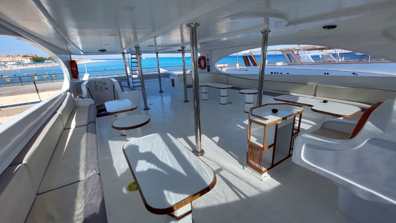 Hurghada : bateau privé Sukkar Royal avec plongée en apnée dans la piscine et déjeuner