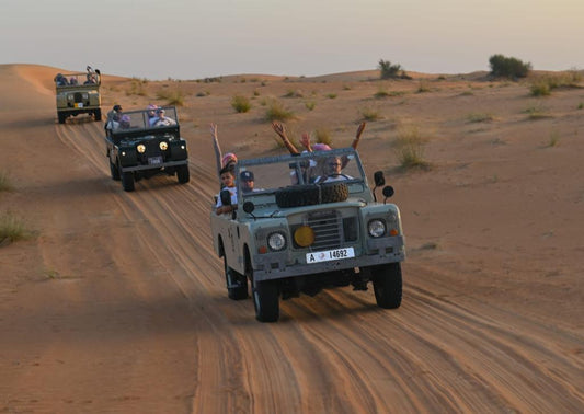 Dubai: 57 Vintage Land Rover Ride & Breakfast with a Bedouin