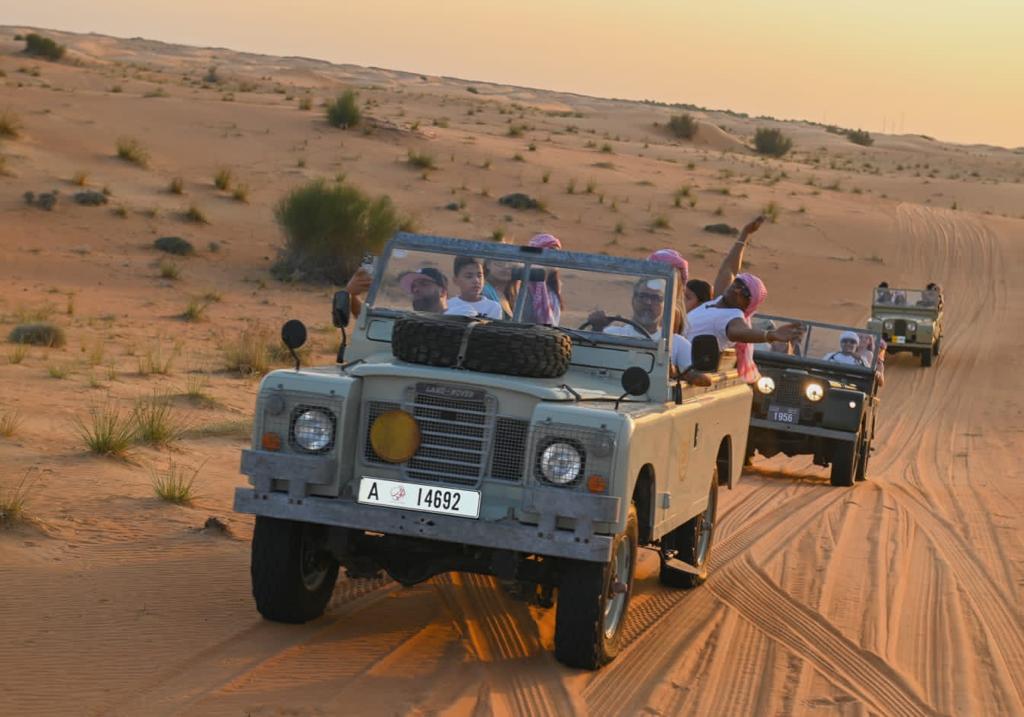 Dubai: 57 Vintage Land Rover Ride & Breakfast with a Bedouin