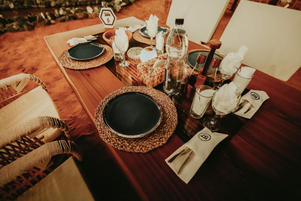 Dubai: 57 Vintage Land Rover Ride & Breakfast with a Bedouin