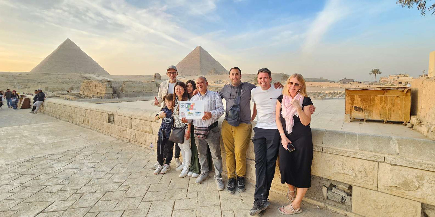 From Hurghada: Piramides van Gizeh & Egyptisch Museum Kleine Groepstour per Busje