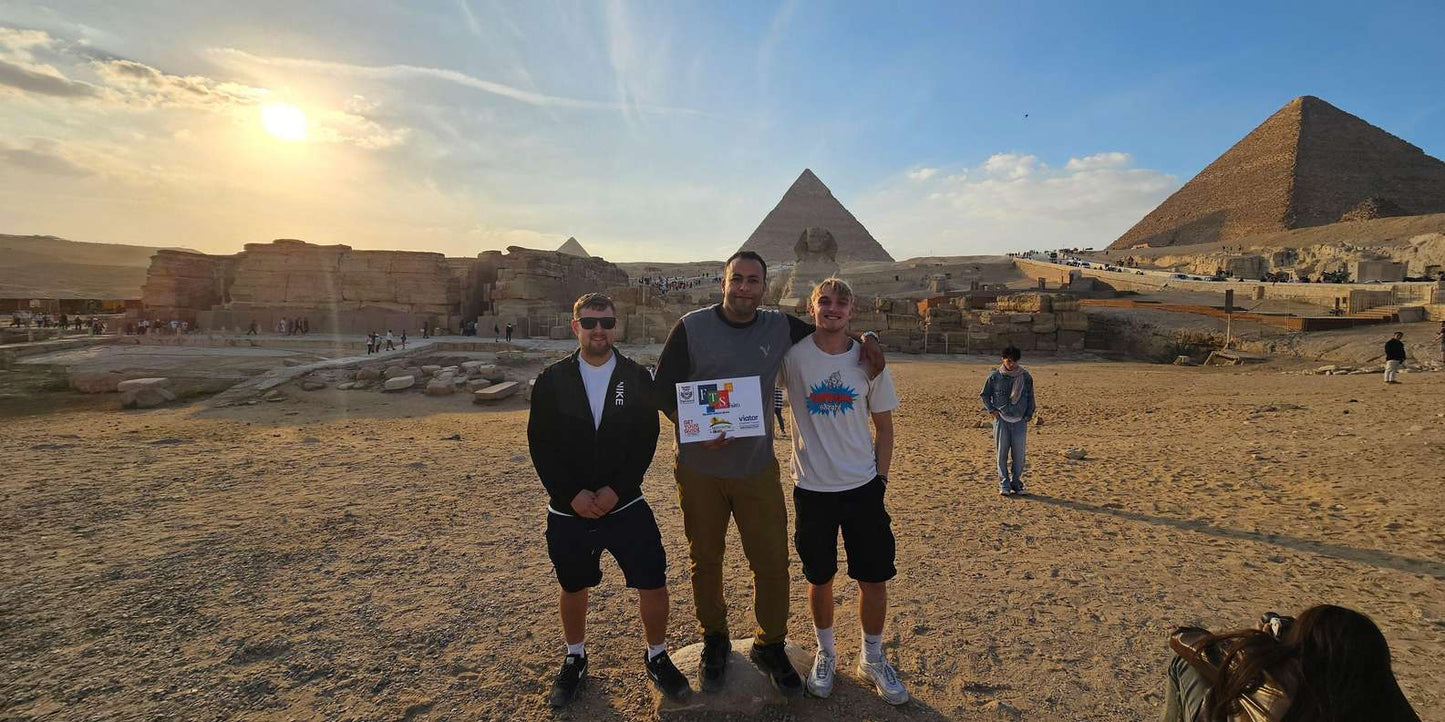 From Hurghada: Piramides van Gizeh & Egyptisch Museum Kleine Groepstour per Busje