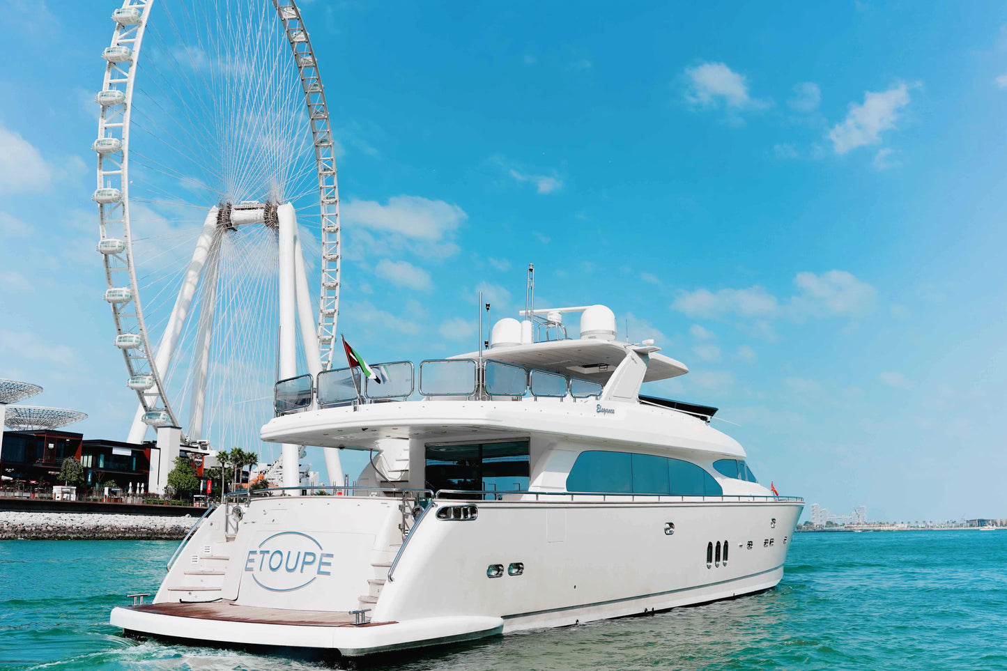 Дубай Марина: аренда частной 98-футовой яхты