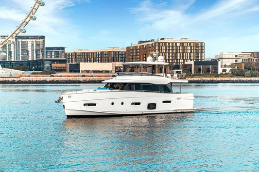 Dubai: tur Azimut Magellano 66ft
