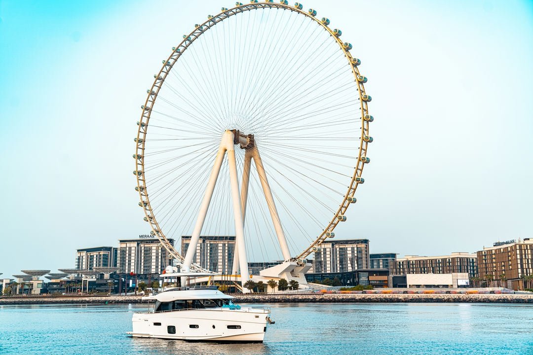 Дубай: тур Азимута Магеллано на 66 футов