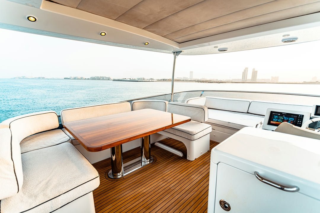 Дубай: тур Азимута Магеллано на 66 футов