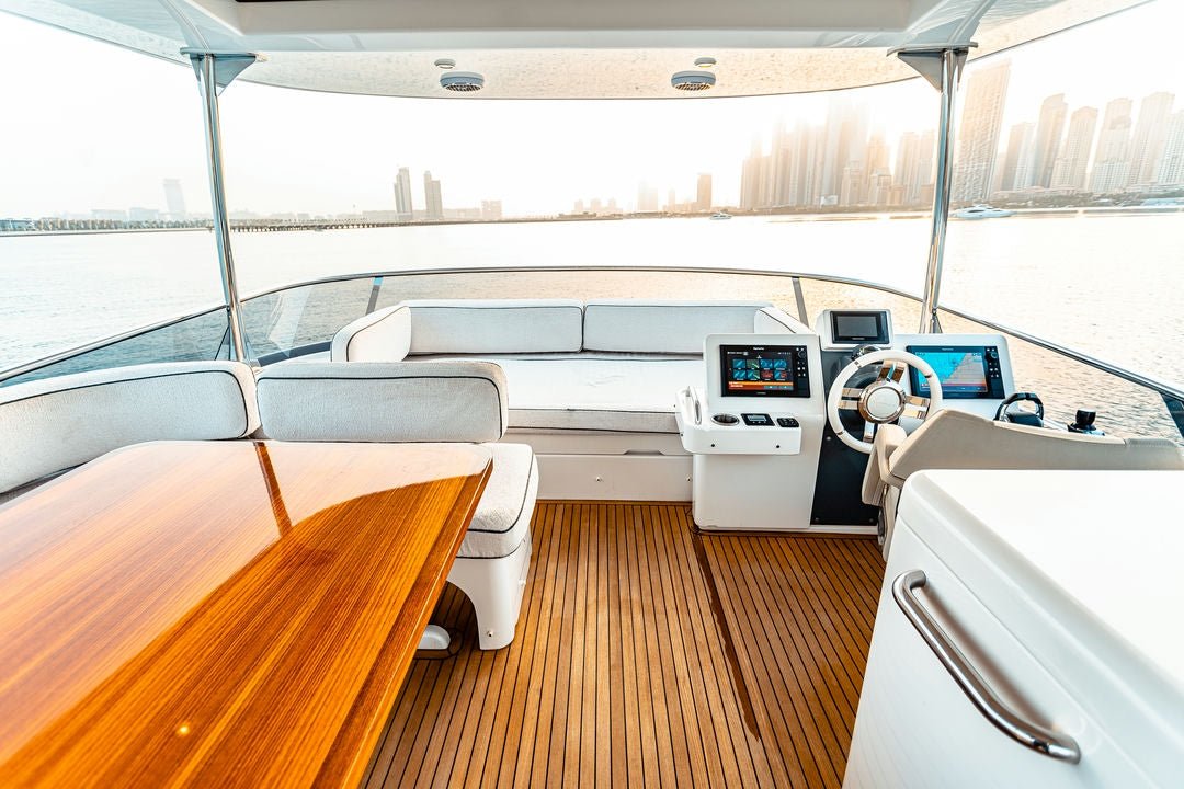 Дубай: тур Азимута Магеллано на 66 футов