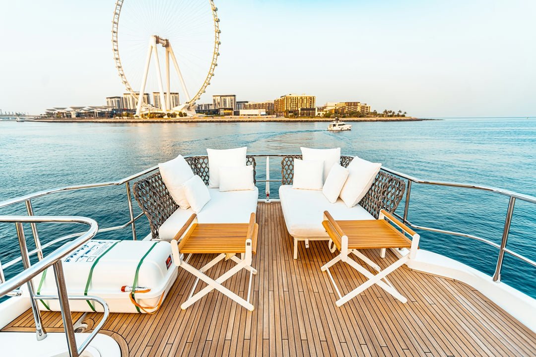 Дубай: тур Азимута Магеллано на 66 футов