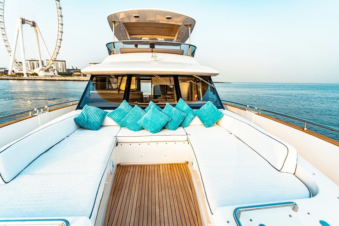 Дубай: тур Азимута Магеллано на 66 футов