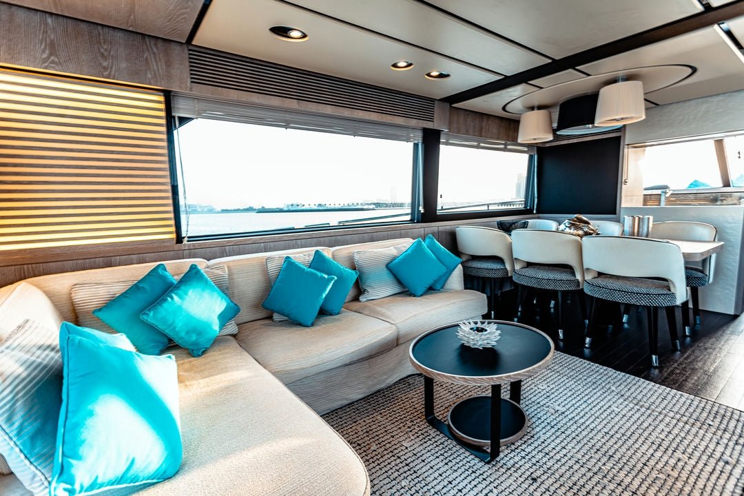 Дубай: тур Азимута Магеллано на 66 футов