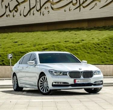 Doha: Private Autovermietung des BMW 7er 730 mit Fahrer