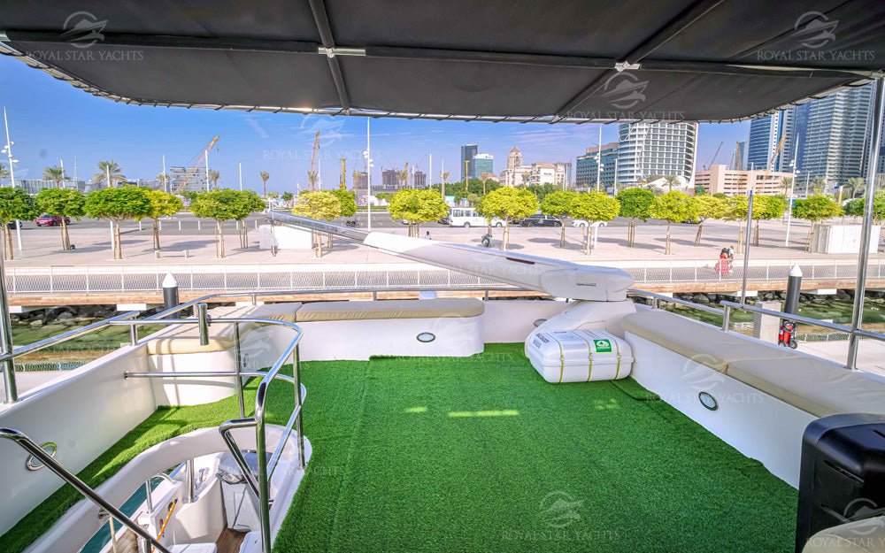 Dubai: 90 FT Big Daddy (Party) Duretti Yacht Tour