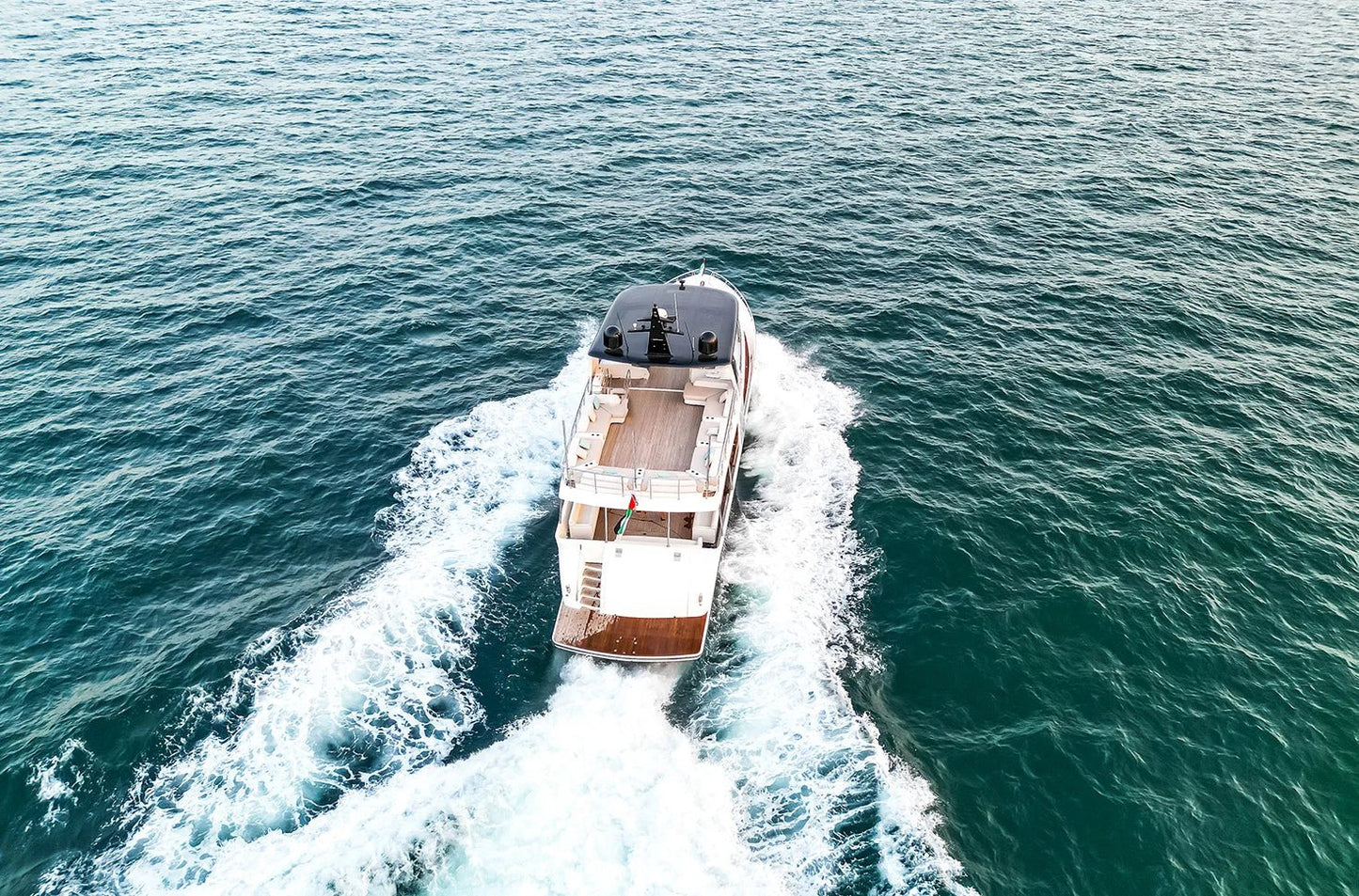 Дубай: аренда частной роскошной яхты Numarine 80FT в открытый космос