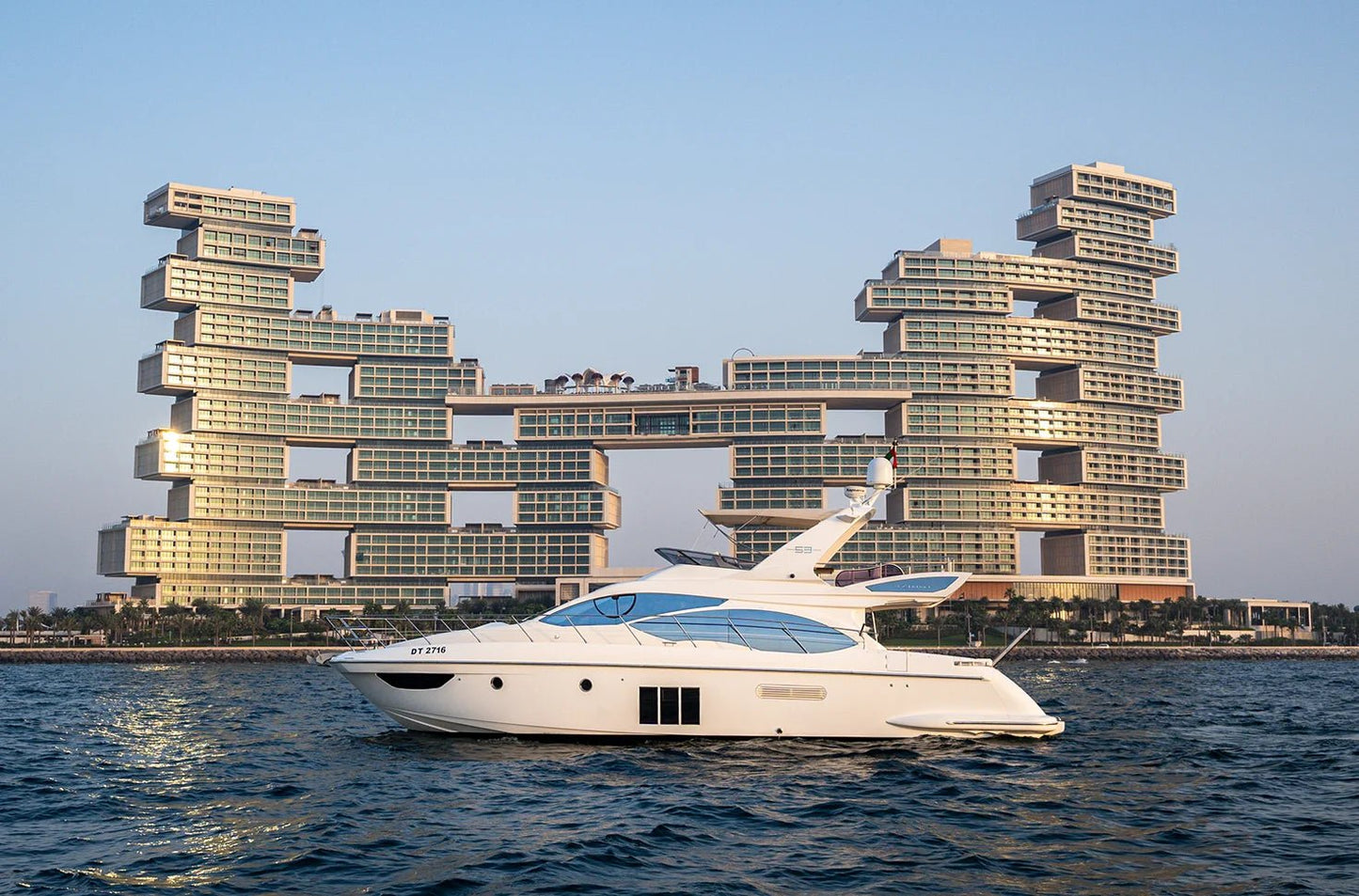 Dubai: Sewa Kapal Pesiar Mewah Azimut 53FT KAMI Pribadi