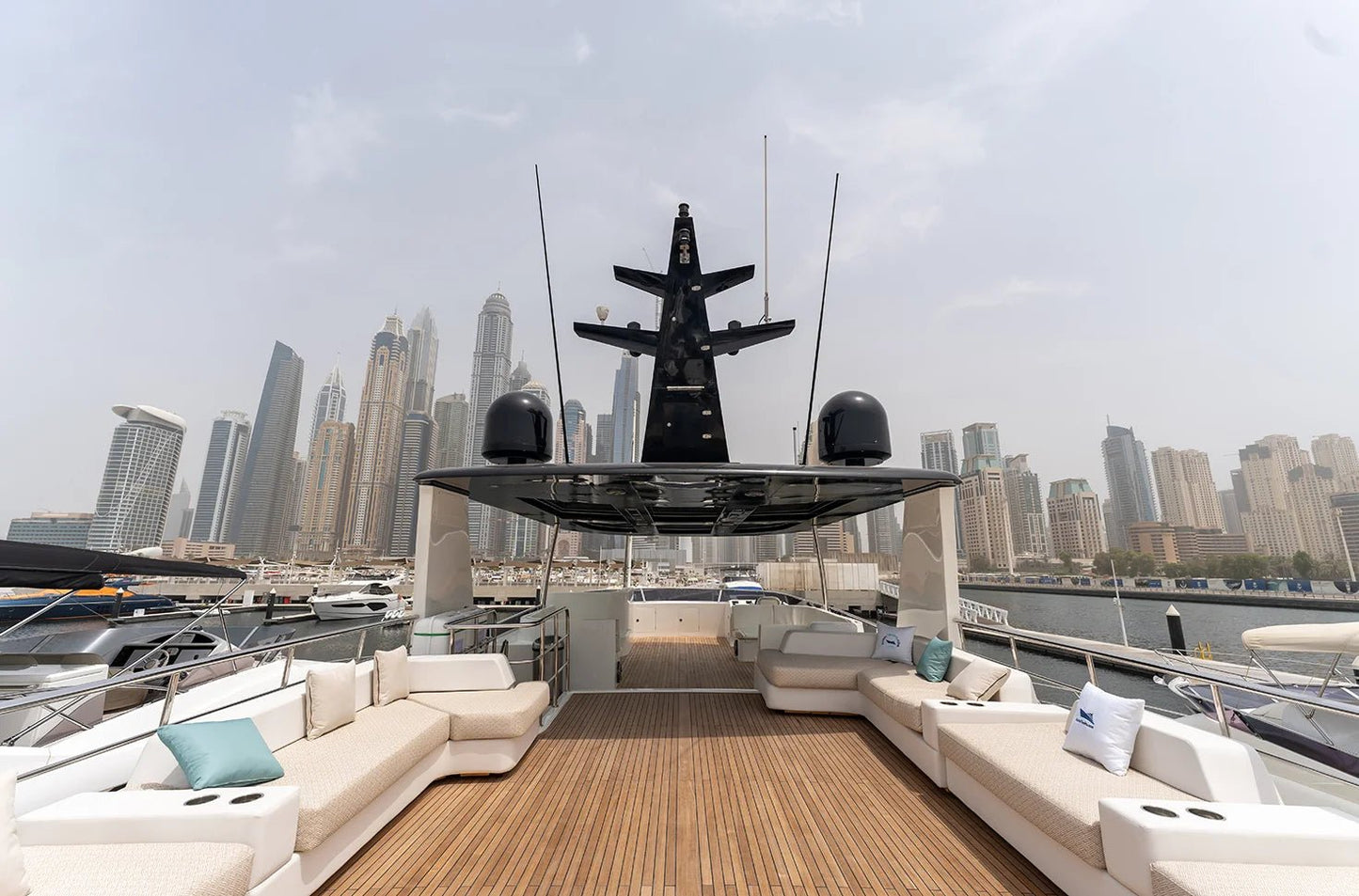 Дубай: аренда частной роскошной яхты Numarine 80FT в открытый космос