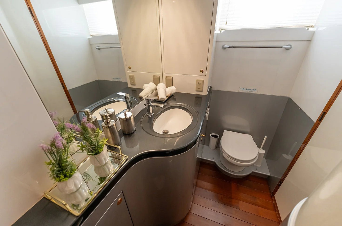 Дубай: аренда частной роскошной яхты Numarine 80FT в открытый космос