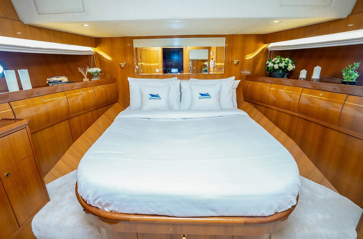 Дубай: аренда частной роскошной яхты Numarine 80FT в открытый космос