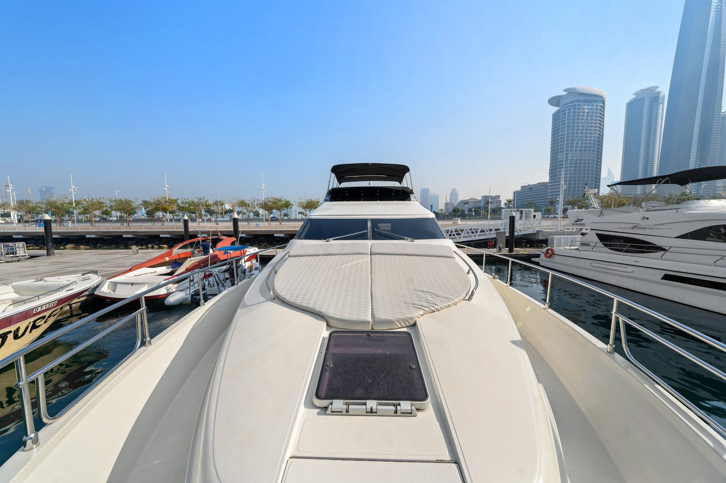 Dubaj: rejs jachtem Luna 68 FT Nuvari (Premium).
