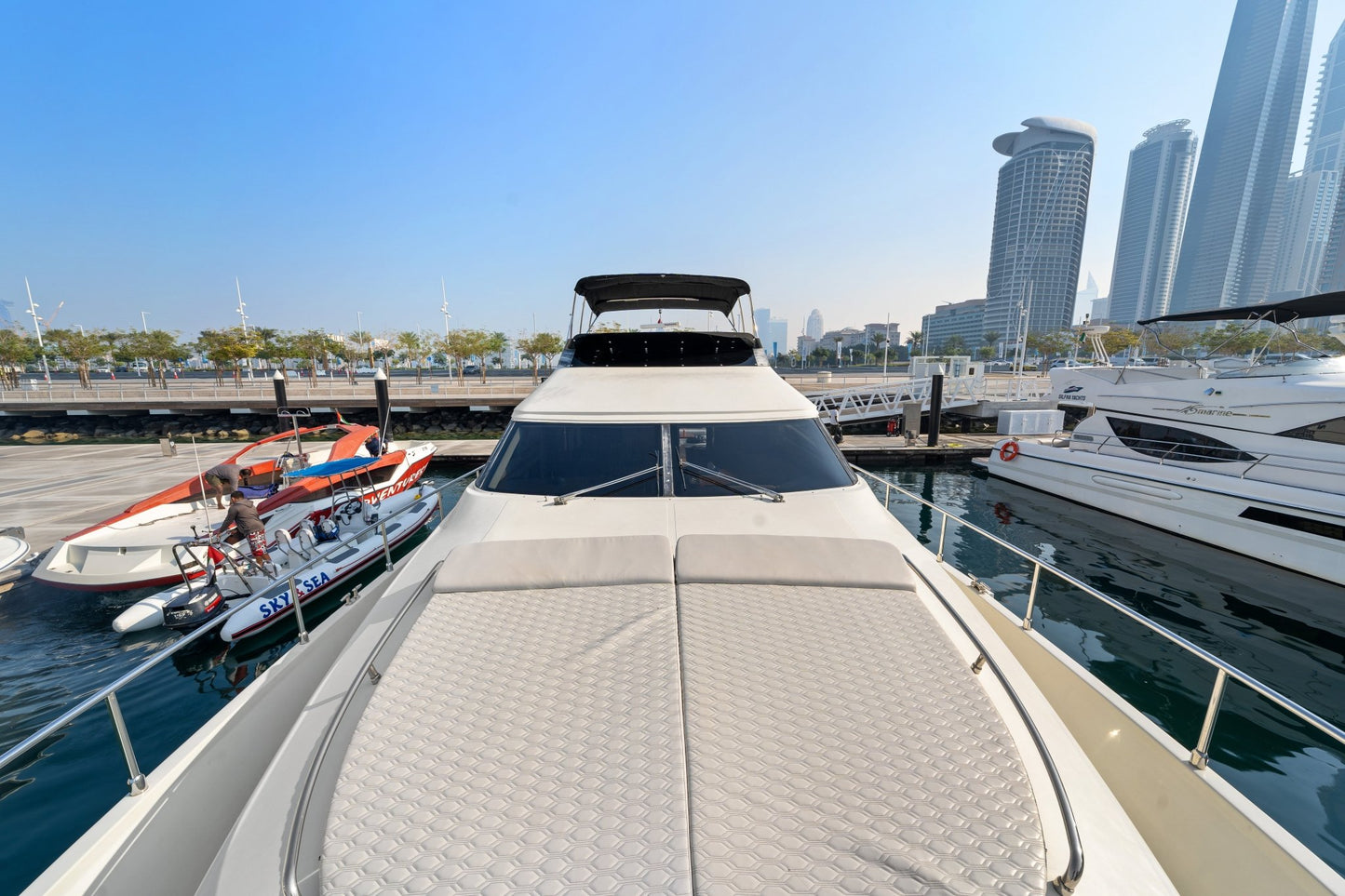 Dubaj: rejs jachtem Luna 68 FT Nuvari (Premium).