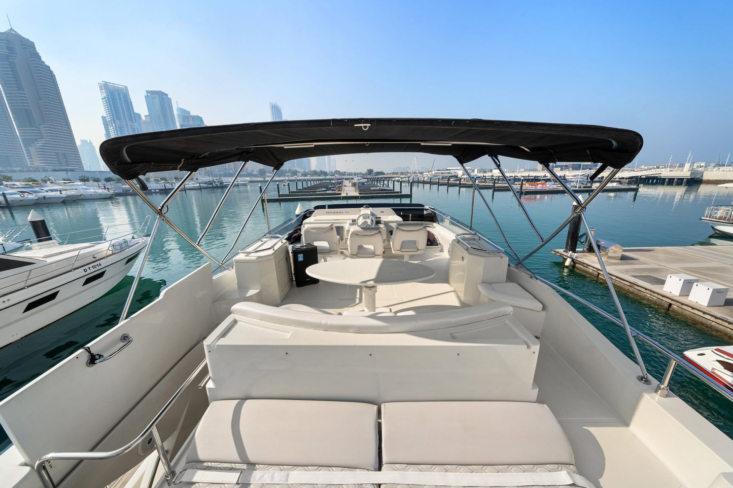 Dubaj: rejs jachtem Luna 68 FT Nuvari (Premium).