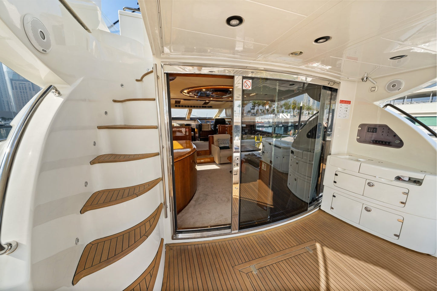Dubaj: rejs jachtem Luna 68 FT Nuvari (Premium).
