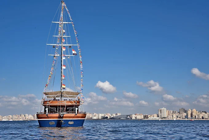 赫尔格达:海盗帆船浮潜之旅,含橙湾参观和午餐