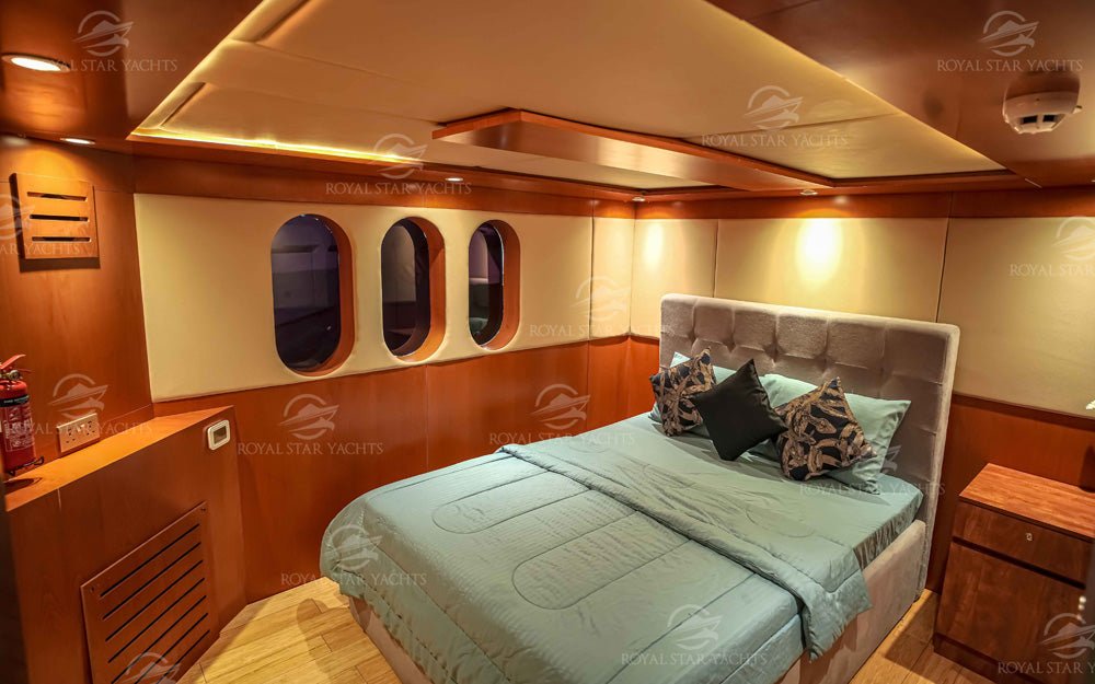 ドバイ:143フィート オーシャンドリーム(プレミアム)ヨットツアー