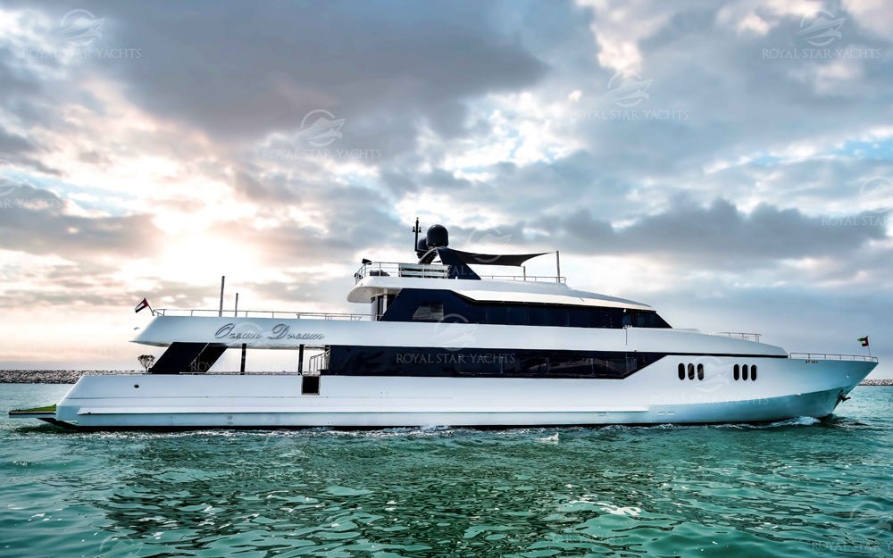 ドバイ:143フィート オーシャンドリーム(プレミアム)ヨットツアー