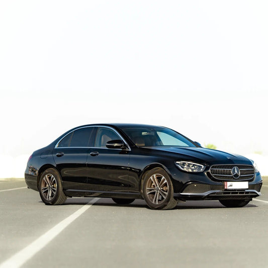 Doha: Private Autovermietung der Mercedes E-Klasse mit Fahrer