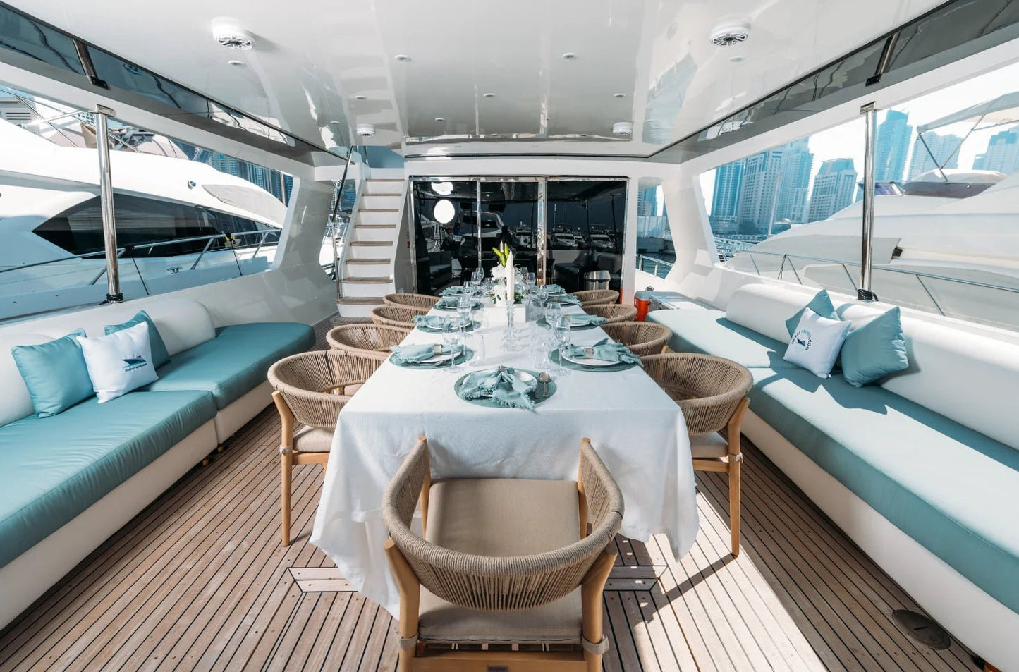 Дубай: аренда частной роскошной яхты Numarine 80FT в открытый космос